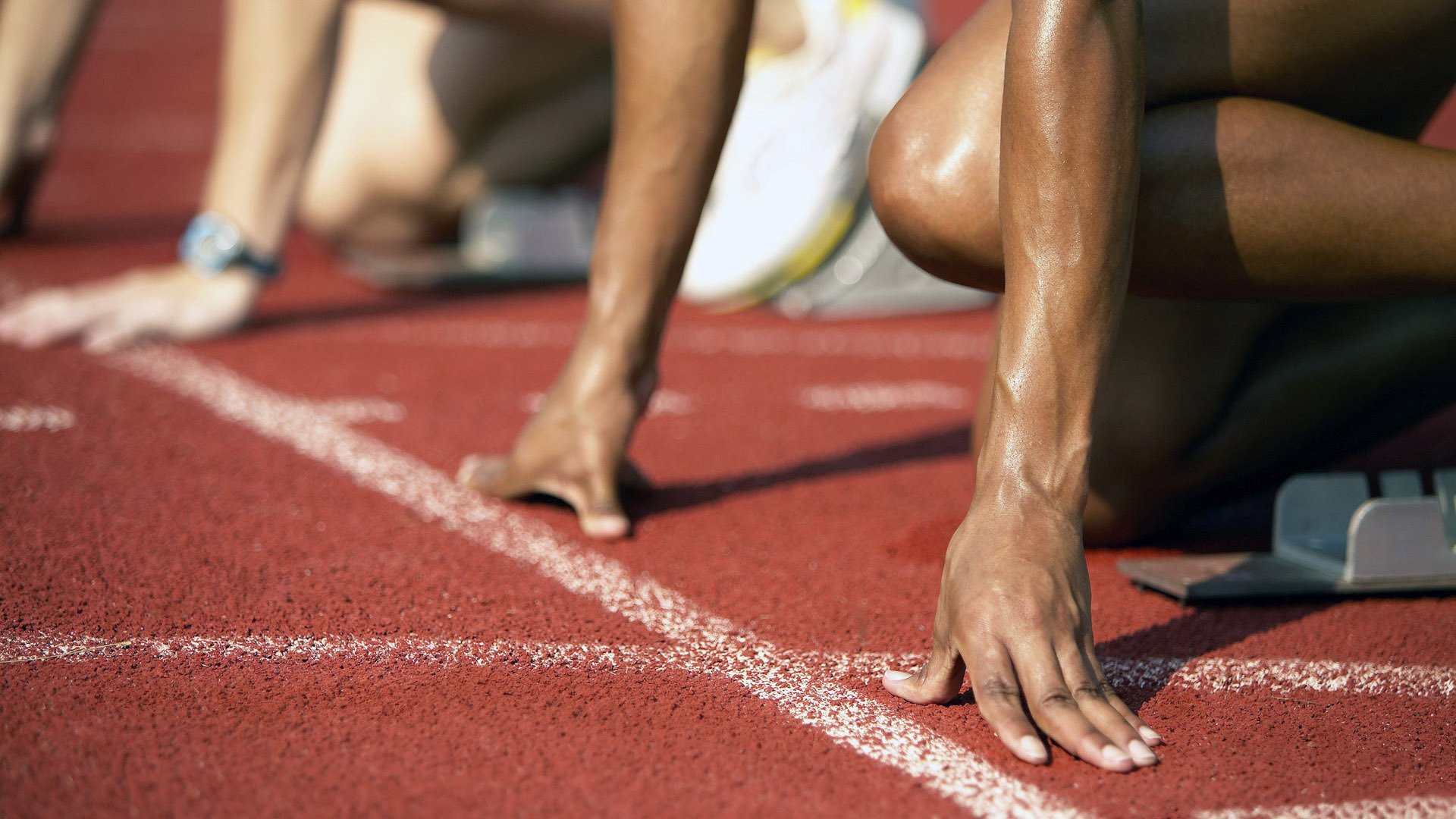 拜仁慕尼黑攻防两端表现稳定，德甲领跑